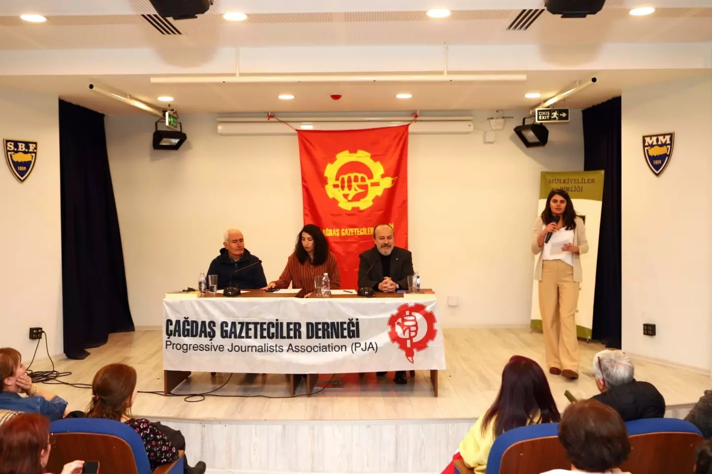 Çağdaş Ankara’da siyaset gazeteciliği konuşuldu